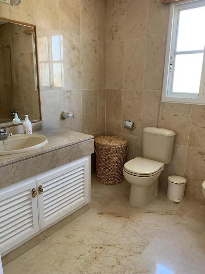 Сasa de vacaciones Noctua Lovely 4 Bedroom House And Pool Estepona