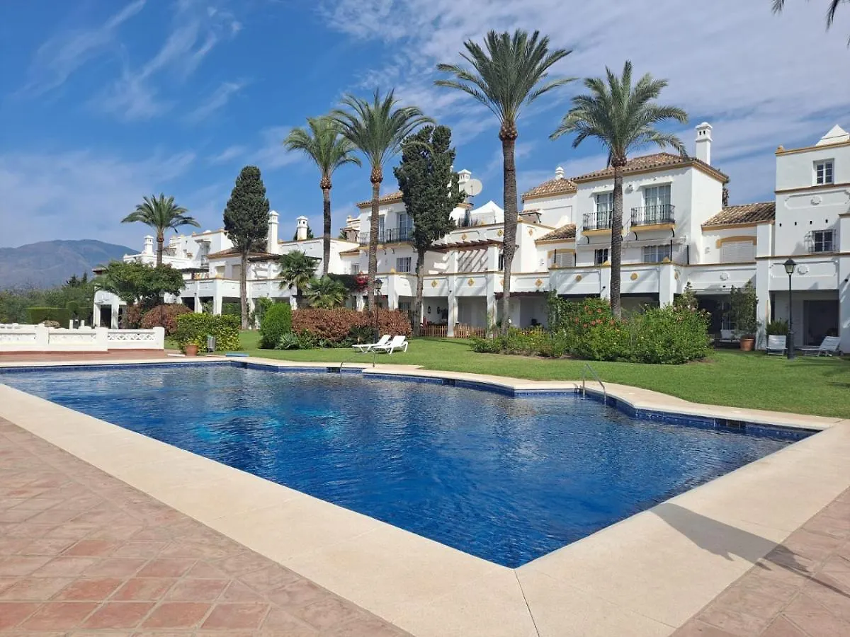 Noctua Lovely 4 Bedroom House And Pool Estepona