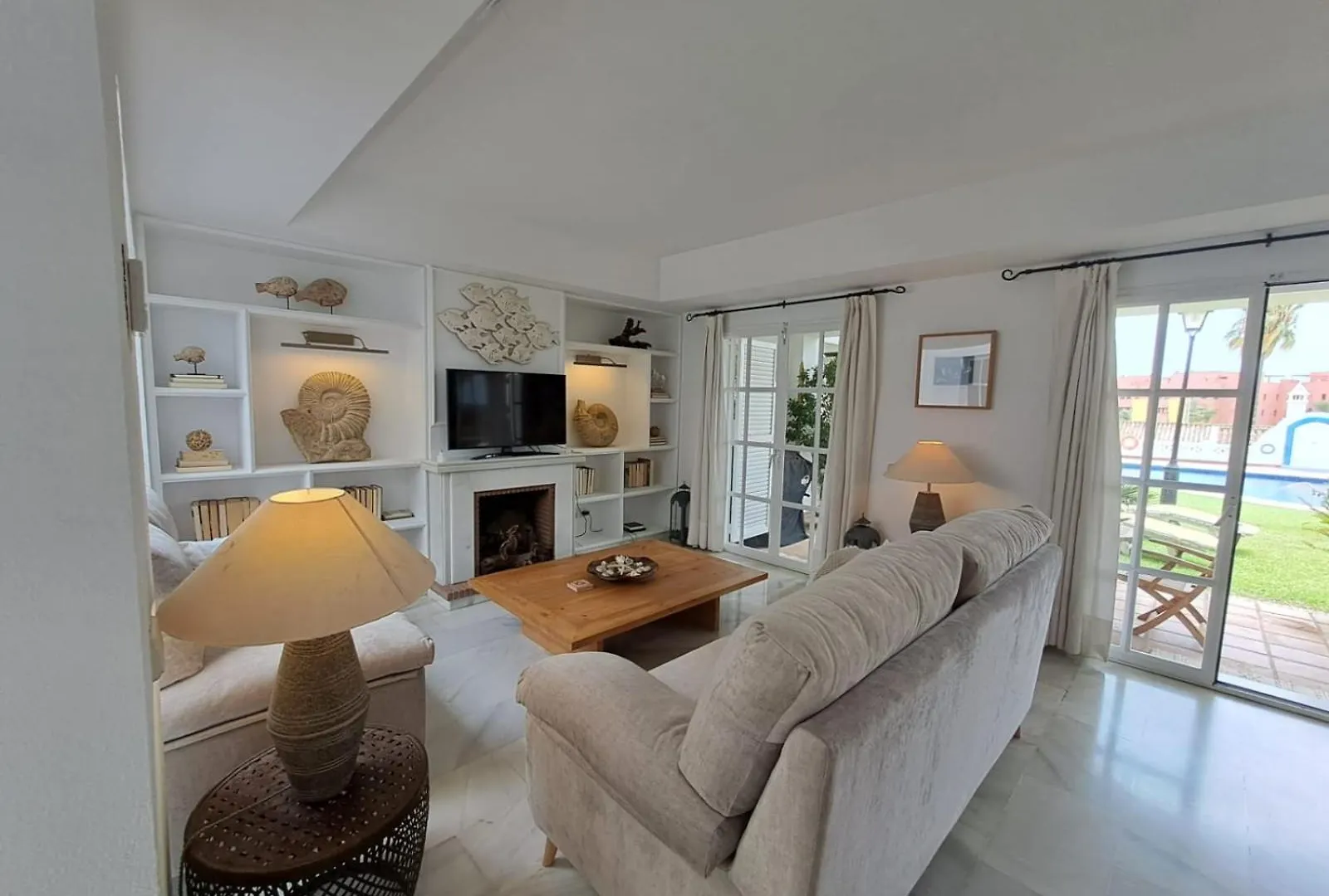 Сasa de vacaciones Noctua Lovely 4 Bedroom House And Pool Estepona